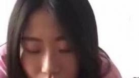 东北彪悍老娘们温柔一面。男友：想不想被我草，哇·啊 把我弄疼了，把奶子漏出来   女友：不想，要脱你自己脱~