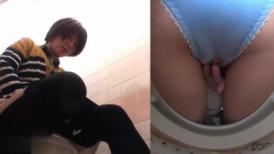 简直太刺激了 双镜头直观偸拍女坐厕短发反差小姐姐性起疯狂紫薇