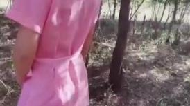 野外偶遇小护士，穿得如此性感，勾引路人，后入一顿狂草，娇喘声放开叫了起来！