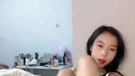 80多斤骚骚小姐姐！娇小身材操起了挺带劲！骑乘位打桩机，大屌操的浑身颤抖，每一多插到底太舒服顶不住