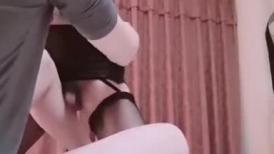 成都红珊珊：姐姐好涨啊，老公亲下我的咪咪。   弟弟：你这样的肉棒母狗，就应该把精液射出来，贱母狗，狗瘠薄要射了吗