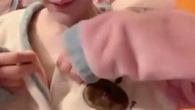新人下海网红小姐姐！穿上吊带裙黑丝袜！跳蛋震动娇喘嗲嗲，翘起美臀摇摆，紧致骚穴特写