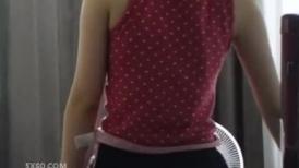 坑闺蜜系列学生宿舍偷拍隔壁室友日常洗澡更衣
