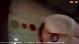 美女聚集地游泳馆女客更衣淋浴间内部真实高清偸拍独特的角度从下向上完美欣赏小姐姐敏感部位
