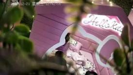 流出酒店偷拍 小哥对着镜子给少妇炮友刮逼毛全身推油按摩