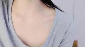 高颜值清纯欲女约啪大哥，全程露脸舔鸡巴的时候都要看着镜头，主动上位求插让大哥各种蹂躏爆草，浪叫呻吟