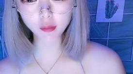 幽梦6 ：啊啊··快点呀~~ 嗯嗯呢 骚货买了不少玩具、天天自慰干得逼水淫流！