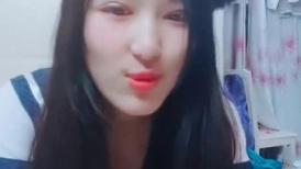 气质可爱制服妹子，居家和男友啪啪做爱，女上位销魂骑乘，白浆拉丝后入白虎穴