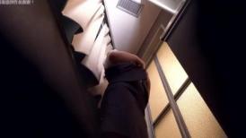 猥琐房东单身公寓卫生间多点位安装针孔 偸拍三位清纯美少女嫩妹洗澡~大波美腿性感诱人(2)