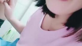 眼镜骚货小熟女露脸卫生间口交，打情骂俏，后入操逼特写粉穴，