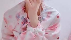 气质大奶美少妇！撩起衣服露奶子！脱下丁字裤跳蛋震穴，表情一脸享受，娇喘呻吟极度诱惑