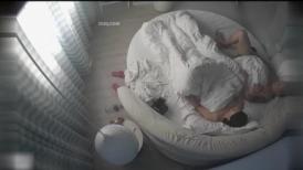 在酒店的大圆床上玩弄丰满身材的极品少妇，软软丰腴娇躯揉捏爱抚滋味真是美味分开双腿啪啪狠狠搞【水印】