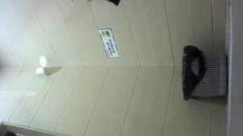 极品少妇店员、黑丝美腿 上厕所 、尿道闸口大张， 尿液瞬间释放！