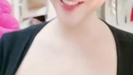 白皙韵味轻熟女露脸卖力深喉骚的不行，女上位清晰深入，掰腿侧入