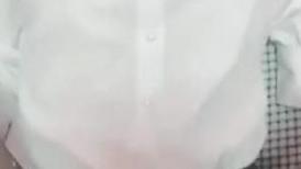 美少女小萝莉：啊啊··  嗯嗯呃~~ 爸爸艹我· 用力艹我。 小小年纪拥有丰满的蜜桃臀 绝翘！
