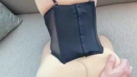 柳腰细臀的30岁少妇  杀手级别的身材，真过瘾、爽死人，鞭打细皮嫩肉的屁股，叫声真酥人！