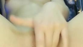 邻家有女初长成，全程露脸颜值高精彩大秀直播诱惑狼友，互动撩骚看着就很有感觉，逼逼淫水多多都能拉丝了