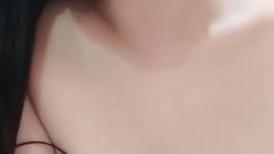 想要爸爸抱啦 _ 人气美少女、圆润的脸蛋，深得网友们喜爱，纷纷刷火箭，自慰插得就更猛