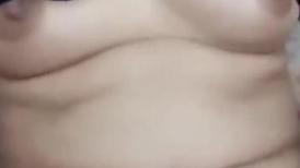 良家熟女啪啪 这种素颜无滤镜看着很真实 表情也自然 虽然长的一般