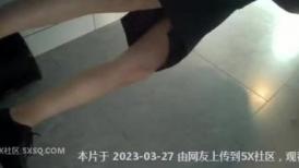 办公楼蹲守挂着工牌职业装姐姐的多毛小嫩鲍