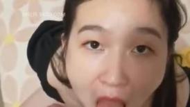 喜爱母狗李丽、调教的很听话，张开嘴巴渴望大鸡巴浇灌，让她掰开小穴给各位狼友欣赏！