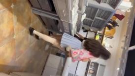 商场尾随偷拍美女裙底风光 JK制服小姐姐逛街，花边白S袜粉内超清 性感翘臀烧妇半透明蕾S边内内前后CD