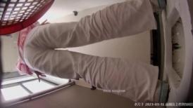 学校女厕全景后面粉色上衣学妹的极品小嫩鲍