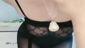 纯纯的妹妹性感长腿眼镜妹子连体黑丝诱惑