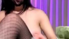 眼镜御姐露脸全裸自慰，黑网袜吊钟奶，再换上连体肉丝带乳夹铃铛女仆装