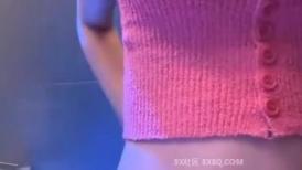 极品尤物美女！KTV自慰诱惑！到卫生间玩超刺激，脱光光跳蛋震穴，近距离特写，塞入抽插呻吟