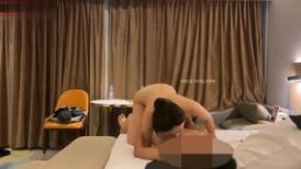4-3新片速递瘦子探花酒店约炮 身材苗条的美乳兼职靓妹居然提出想做人家男朋友被妹子一口回绝