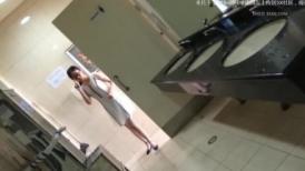 商场女厕偷拍白裙好身材小妹子 这逼真的是美极了 难得此穴