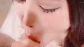 模特身材网红女神！极品美腿足交！深喉插嘴口活一流，骑乘位爆操，从下往上视角，操的流出白浆