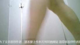 国内厕拍大神潜入商场女厕偷放设备后拍 几个美女尿尿有点遗憾位置过于狭窄没能全拍脸