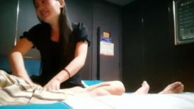 2023-4-8【卅卅丶寻欢】会所找女技师打飞机，按摩摸摸搞搞，撩起衣服摸奶子，精油撸射