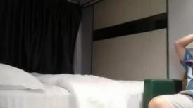 【换妻探花】，良家夫妻约单男，小少妇今夜尽情放纵，前后夹击