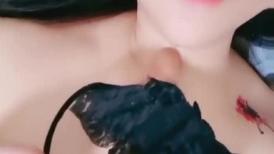 极品小尤物，露脸面孔会说话，舌头眼睛嘴巴都是戏精，勾引狼友们