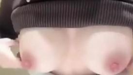 乳期少妇 这两款大奶子你更喜欢哪一款 一个浑圆饱满粉嫩 一个吊钟奶大乳晕 太浪费了