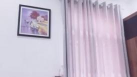 露脸风骚人妻蹂躏小哥，全程露脸骑在小哥脖子上掰着逼给她舔，激情上位喂小哥奶子吃，叼他鸡巴精彩刺激不断