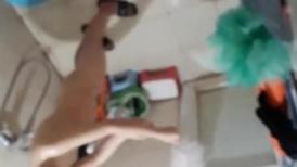 偷拍邻居家上大一的女儿洗澡,小时候我还抱过她呢,想不到现在长这么大了