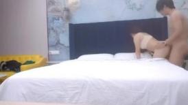 【超清AI画质增强】【无情的屌】，甜美小御姐，进门就凑到逼逼那里亲，欲火焚身倒立口交，狂草骚穴