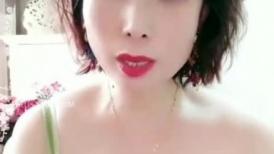 阿姨在线卖弄风骚，白白嫩嫩，舌头骚的很，边撩男边叫春！