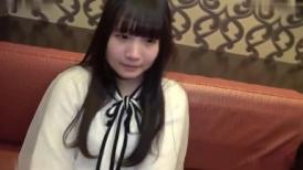 FC2 3270070 幼さが残る18才の黒髪清楚の女の子。 夢の為にAV撮影、はじめての中出しまで