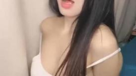 极品尤物性感女神！5小时激情不断！吊带小背心齐逼短裤，柔软奶子道具插穴，扶腰后入被炮友尽情蹂躏