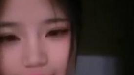 甜美少女炮友操逼！娇小身材粉嫩小穴！黑丝袜张开双腿，从下往上视角，后入慢慢操，低低呻吟娇喘
