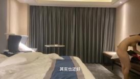 4-27新片速递社区实习男优探花小牛哥 酒店约炮奶子圆润酒吧坐台美少女巧舌骚穴意乱情迷