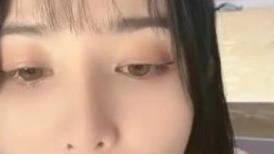 近期下海颜值美女！居家炮友操逼！假屌插穴喷水，细腰美臀后入，跪在椅子摇摆，极度诱惑