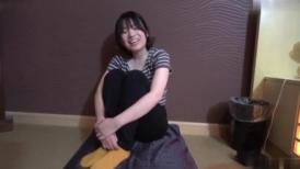 FC2 3288174 5月は処女祭りで開始！！幼い顔立ちもそのはず【SEXの回数２回】で途中リタイアした女の子に完全中出し、初老の巨チンに処女膜完全貫通