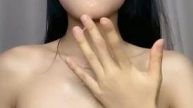 极品尤物气质女神！细腰美腿好身材！扒开小穴道具猛捅，换上黑丝摆弄姿势，极度诱惑