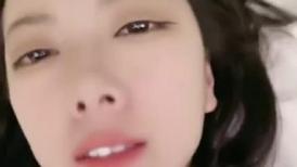 车模下海网红美女！灵活舌头口活一流！特殊视角怼穴，骑乘位啪啪要高潮了，屌插穴手指扣菊花